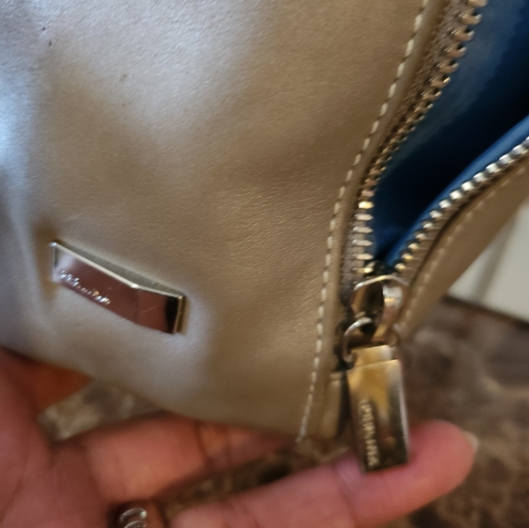 Elegant Perlina Silver Leather Shoulder Bag EUC - Picture 5 of 16